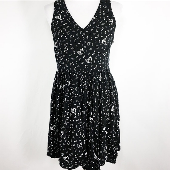 Hot Topic Dresses & Skirts - Hot Topic Vintage Black & White Music Note Fit & Flare Dress Size Large